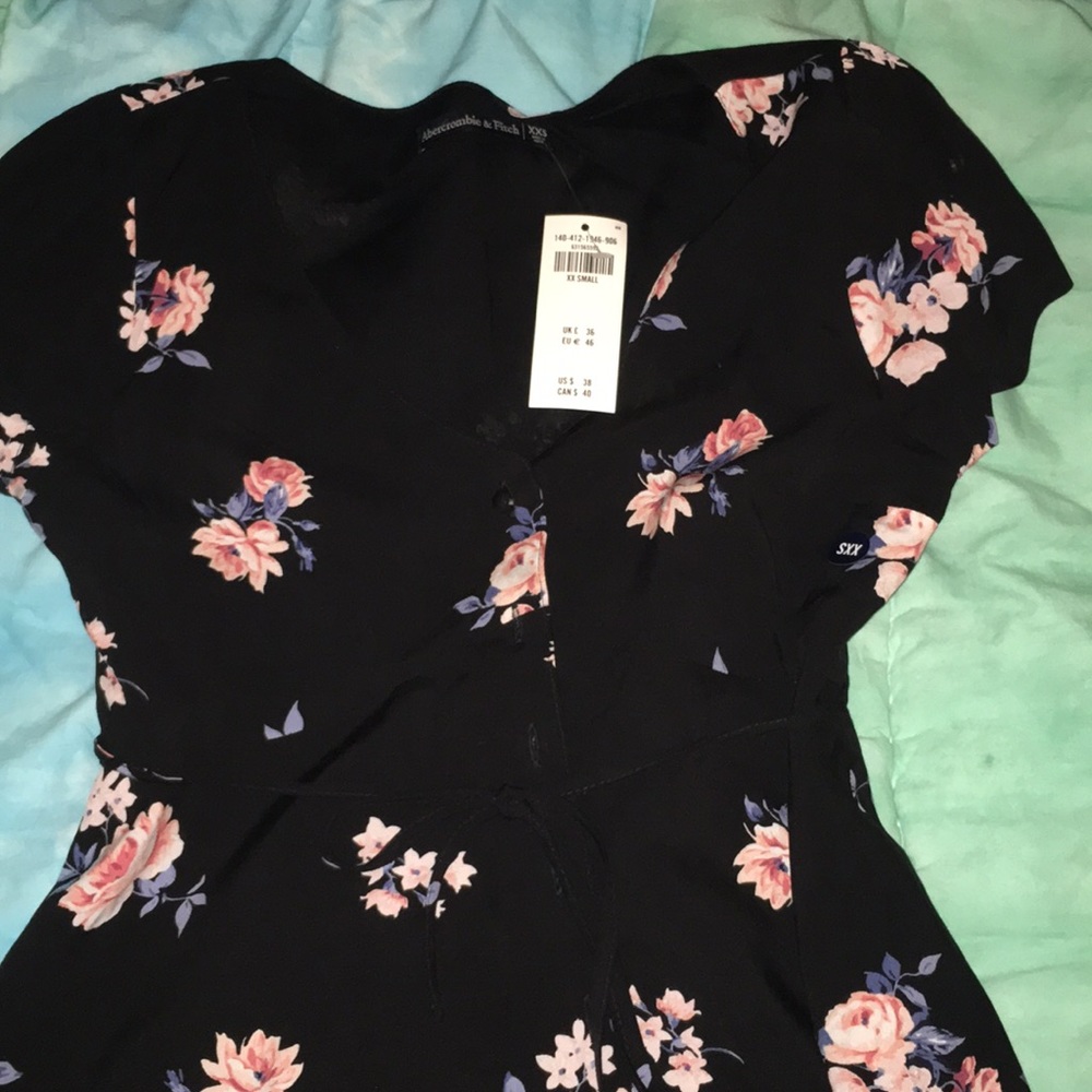 cute floral top!